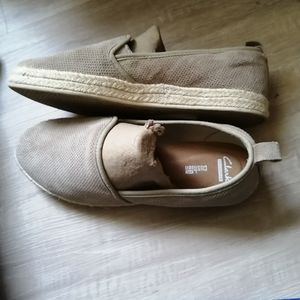 Women's size 10 Clarks soft suede espadrille